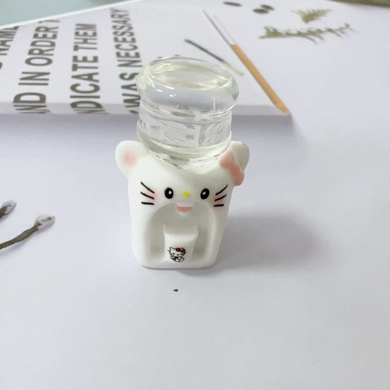 立体漫画サンリオウォーターディスペンサー diy クリーム接着剤樹脂アクセサリー卸売携帯電話ペンダントキーホルダー装飾品|undefined