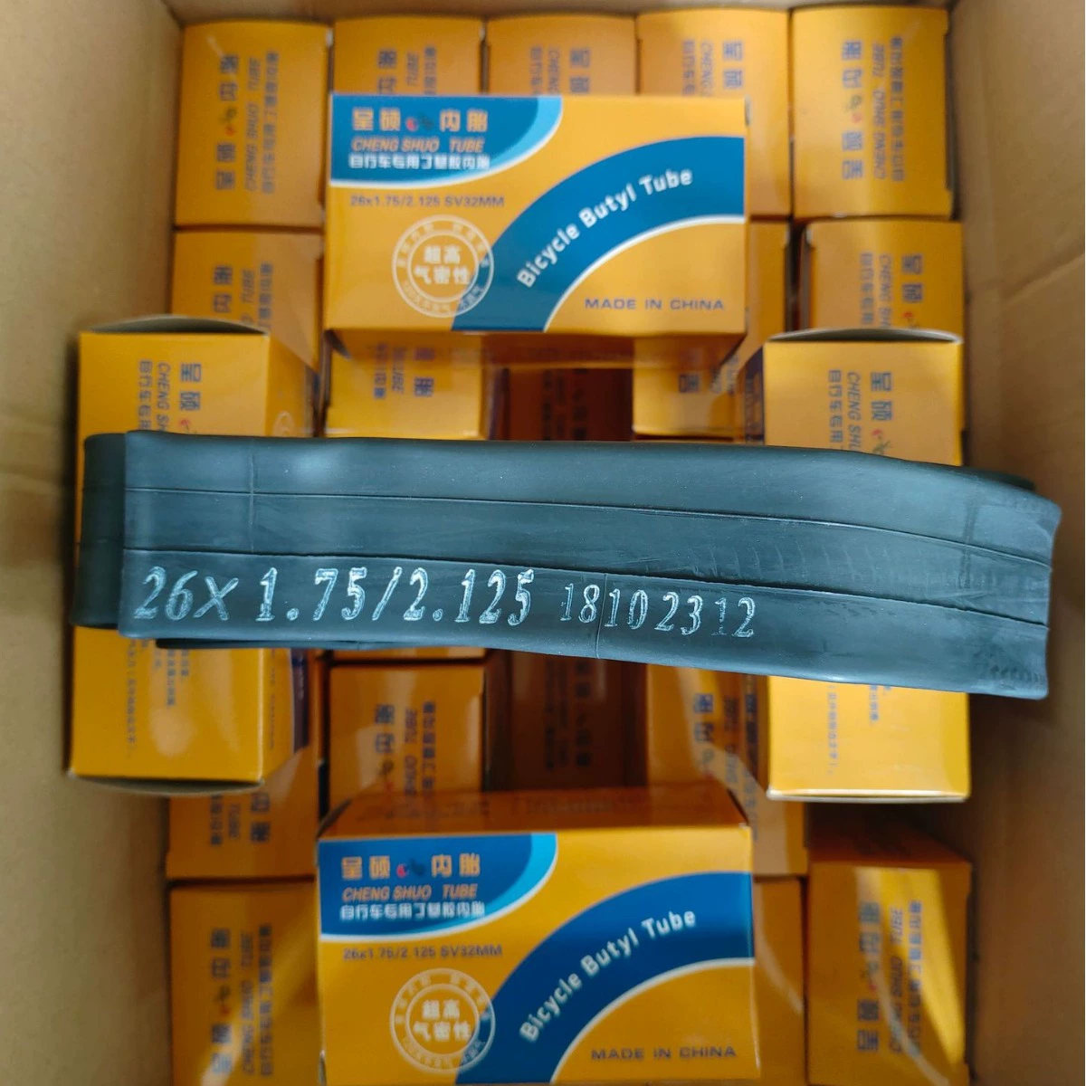 Оптовые продажи велосипедных камер 20/24/26/27.5/ 29inch дюймов в пластиковых коробках с аксессуарами для вентилей, высоконадувные и утолщенные.