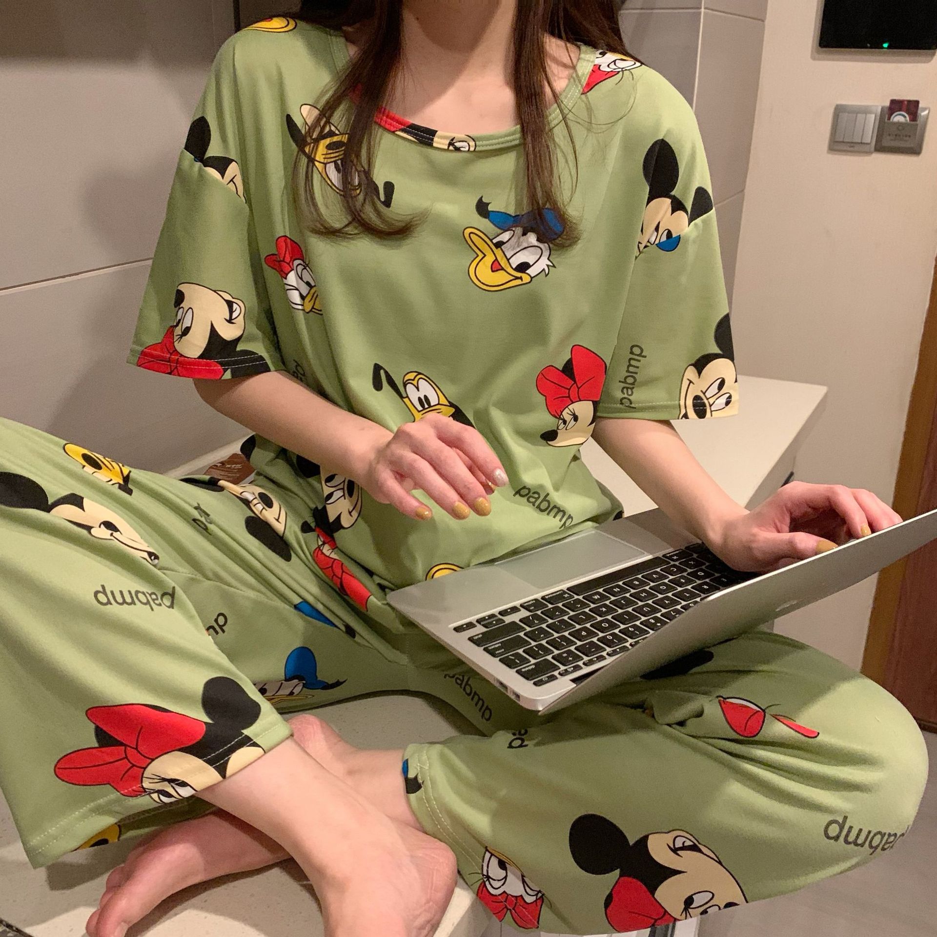 Pijamas pantalones de manga corta traje de dos piezas estudiante estilo coreano dibujos animados mujeres jóvenes delgadas primavera y otoño verano nueva ropa para el hogar