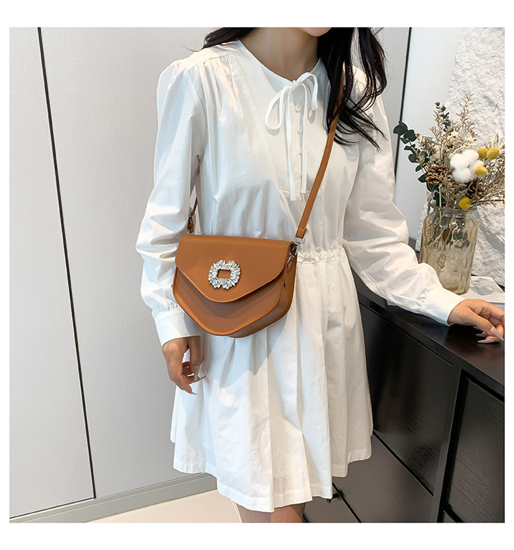 Borsa a tracolla singola con tracolla a triangolo alla moda alla moda 2024, nuova borsa da donna versatile con diamanti color caramella_voghion.com