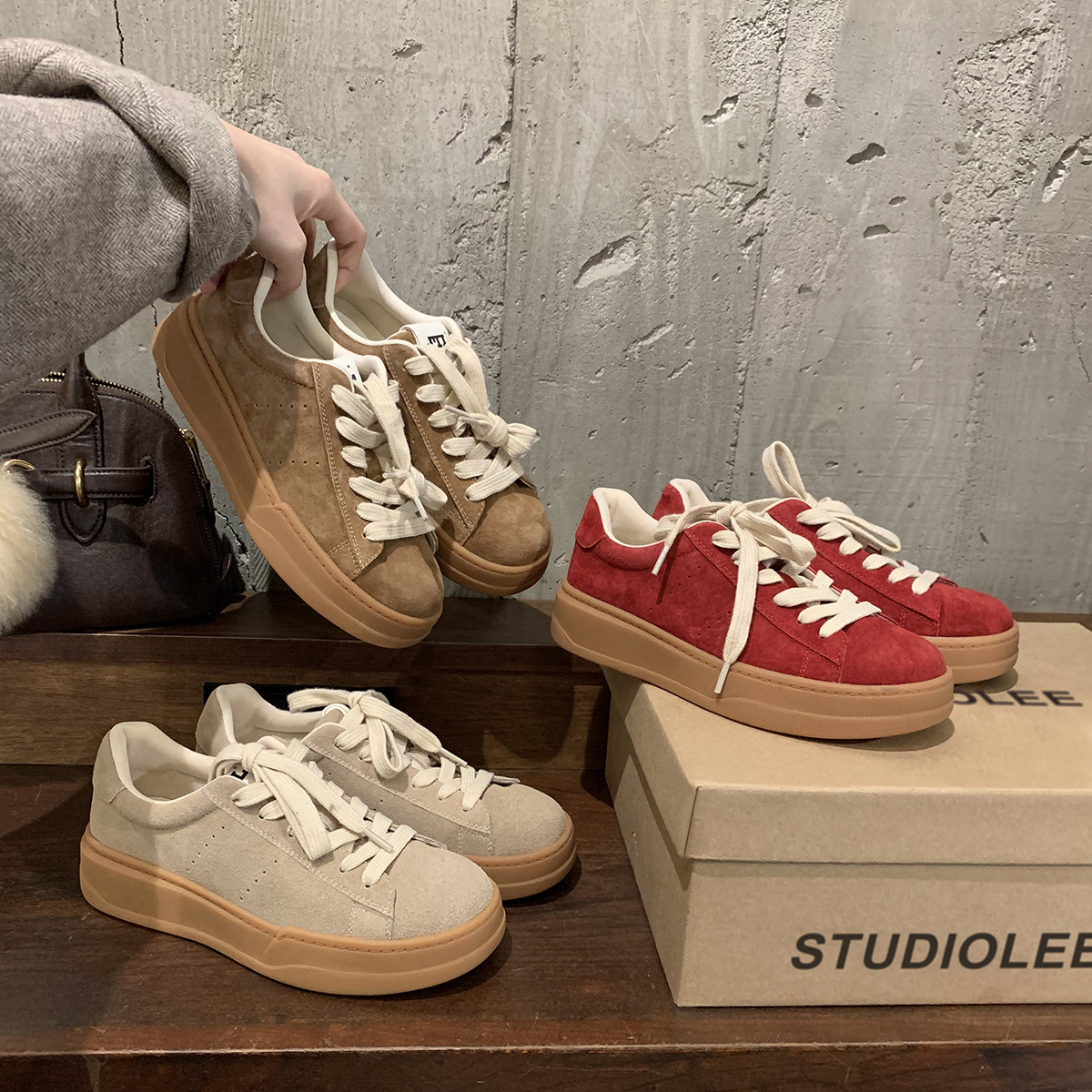 Versión de cuero de vaca ~ Grape Madre con lazos retro deportivos casuales aumentan la altura de los zapatos de entrenamiento para mujeres de skate