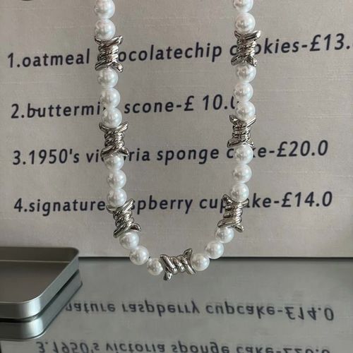 Spiky interlocking pearl necklace for men with a hip-hop style, unisex design, high-end, cool vibe, choker chain