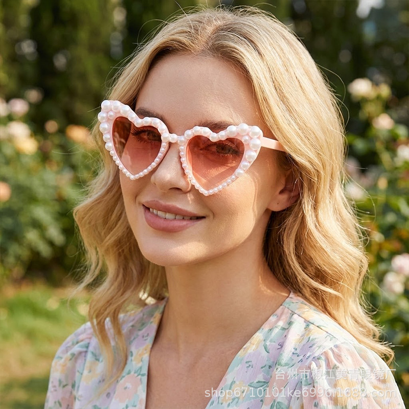 Nuevas gafas de sol nupciales de estilo europeo y americano con pedrería, perlas, dijes de letras y decoraciones en forma de corazón para bodas y fiestas.