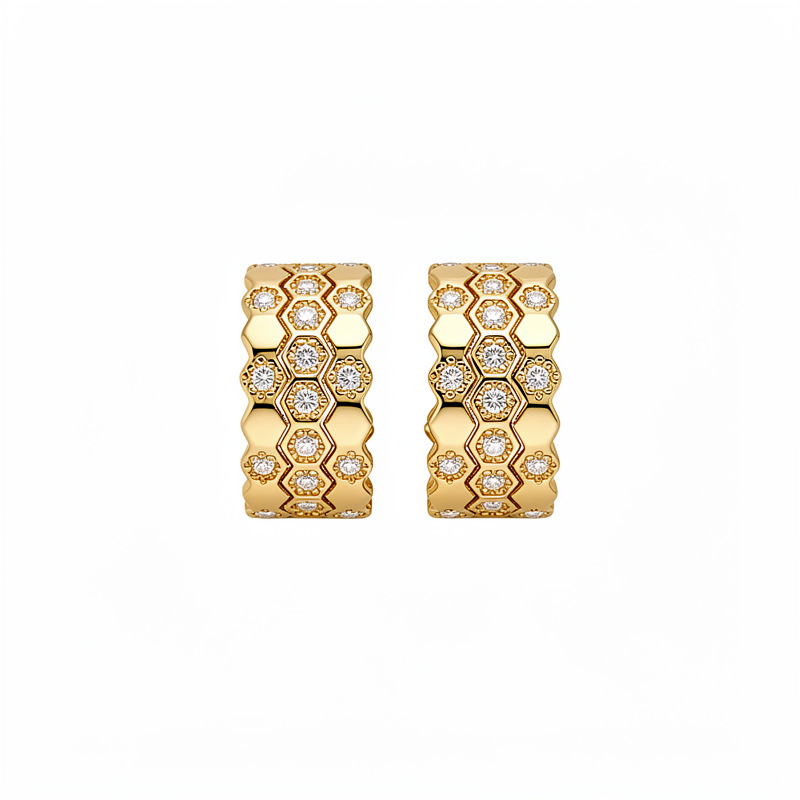 18K oro real chapado agujas de plata zircon hexagonal en forma de C aretes personales de viento frío aretes ligeros de lujo alta sensación de aretes