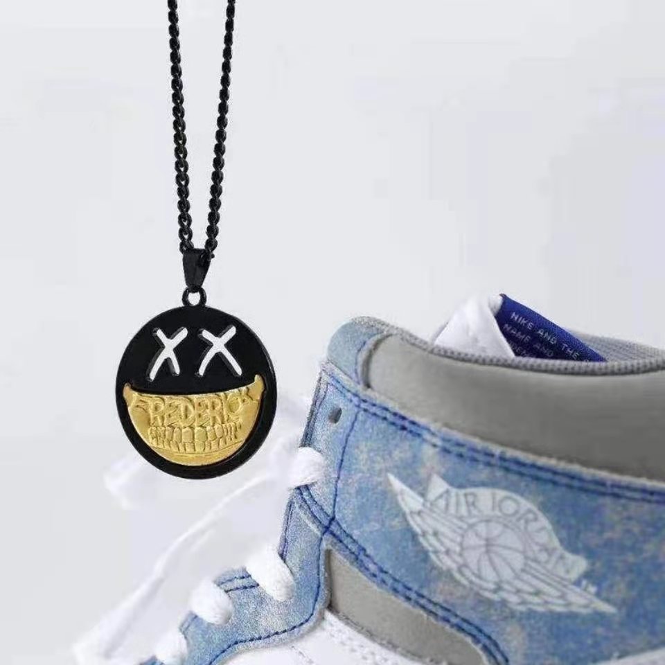 Collana da uomo alla moda con volto sorridente del marchio FDK, rotonda, con personalità versatile, ciondolo per studenti maschi e femmine, da strada_voghion.com