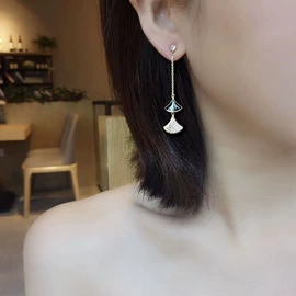 耳钉;戒指;项链