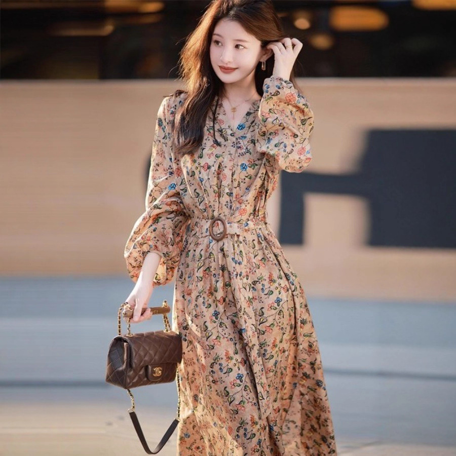 秋季法式2025新款长袖连衣裙收腰显瘦长款碎花裙子超仙连衣裙