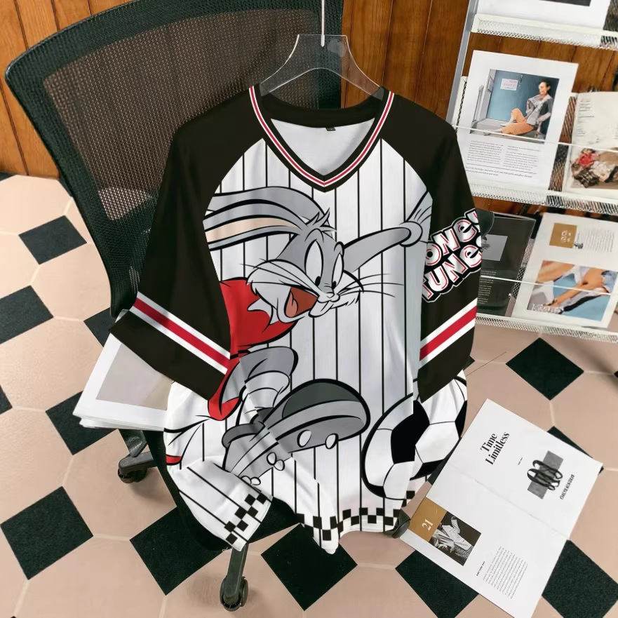 sports T-shirt with a round collar