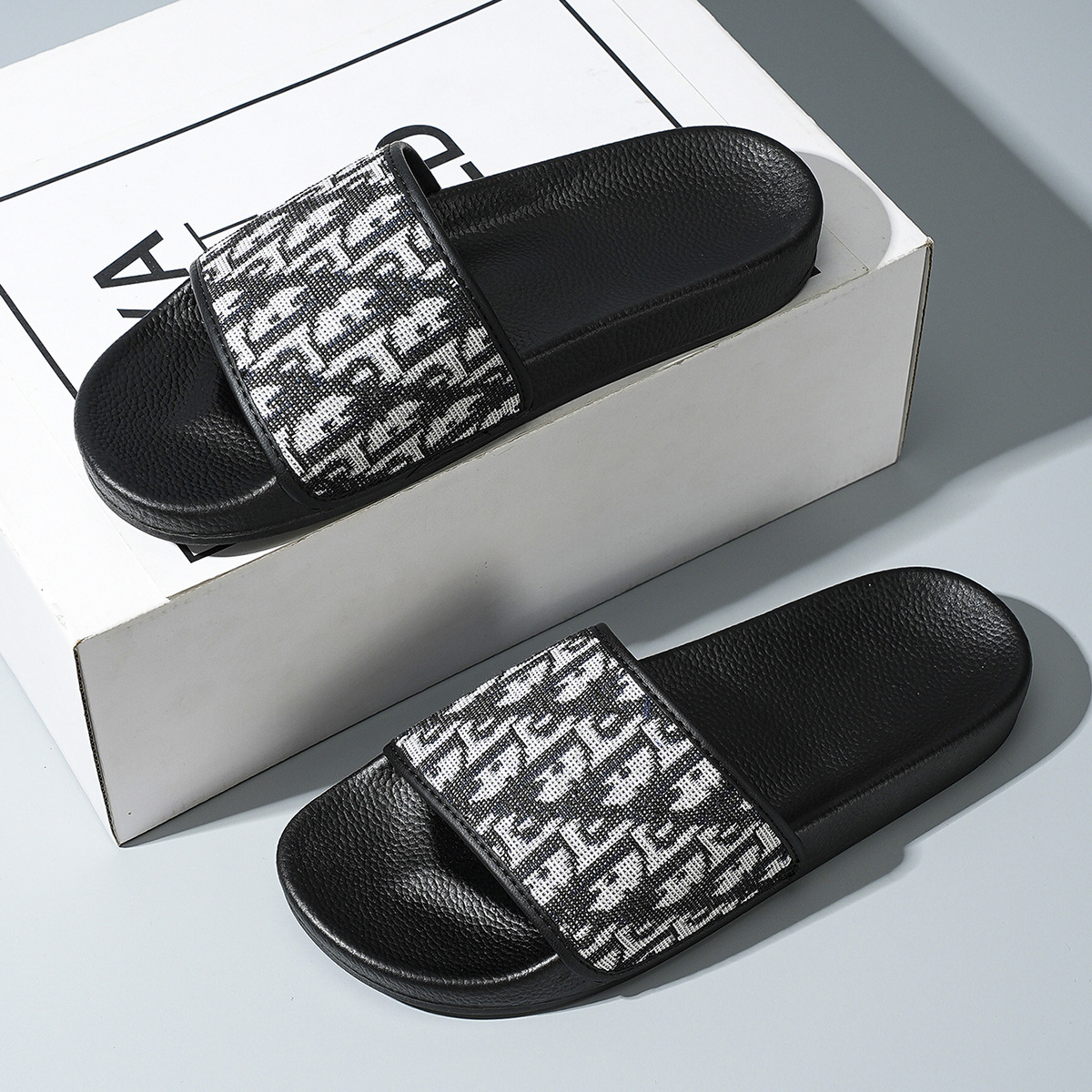 New 2025 Trendy Slippers for Men, High-End Outdoor Summer Home Bathroom Slippers with Poop Feeling