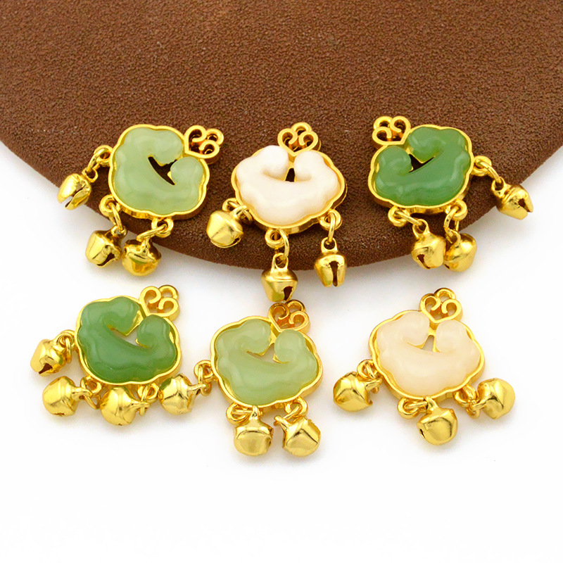 Chinese-style gold-plated pendant, imitation jade DIY jewelry accessory, necklace pendant, color-retaining gold-plated Ruyi lock bell design