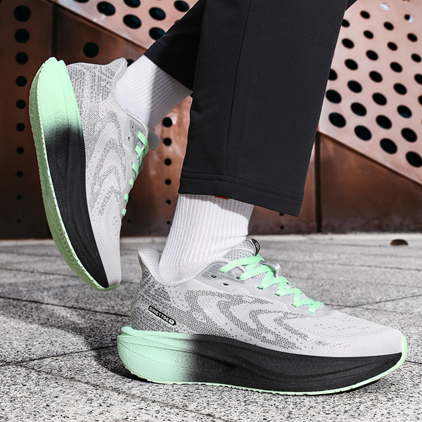 Shock-absorbing breathable lightweight running sneakers for men and…