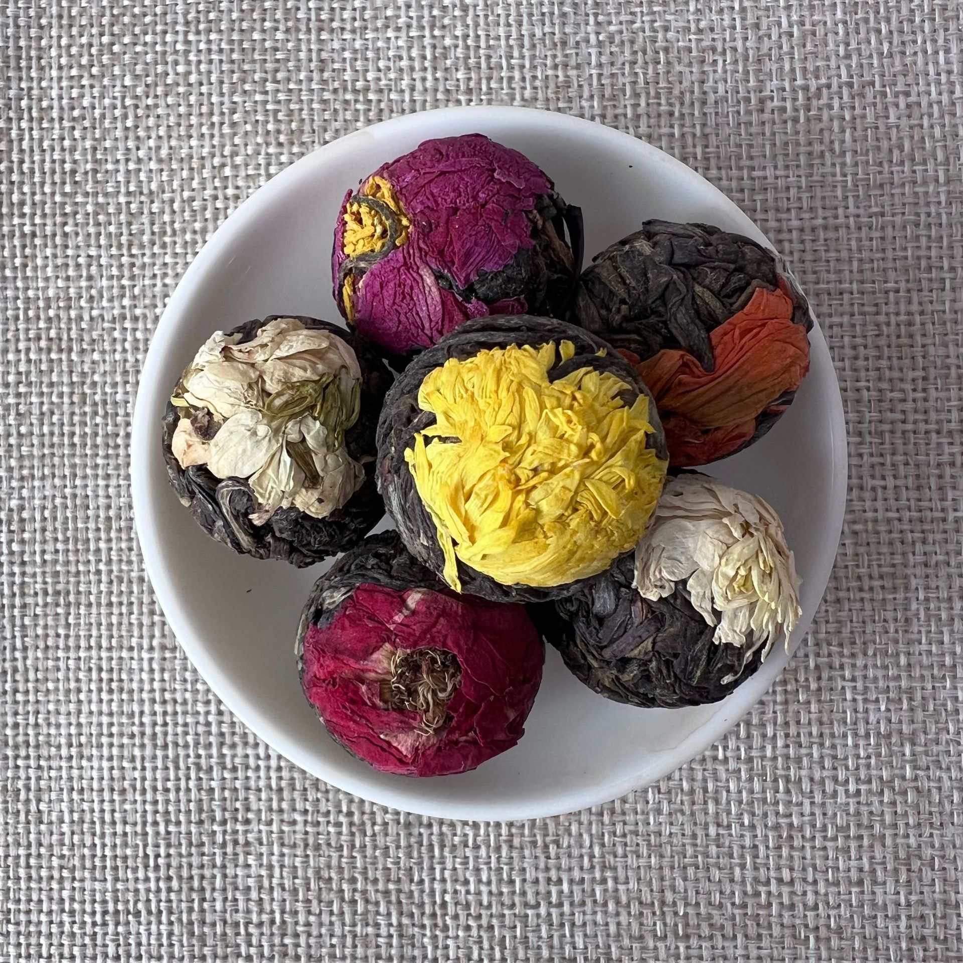 批发云南普洱茶生茶龙珠玫瑰百合牡丹茉莉菊花茶龙珠茶8克