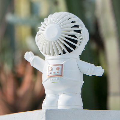卡通太空人风扇迷你桌面手持电风扇便携学生宿舍创意宇航员小风扇