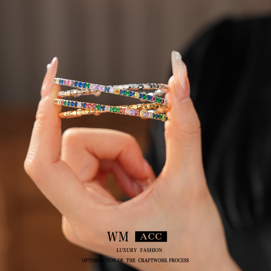 Pulsera de apertura cruzada de circón de color, pulsera exquisita de estilo de palacio de lujo ligero, joyería de moda de alta gama de todo fósforo al por mayor