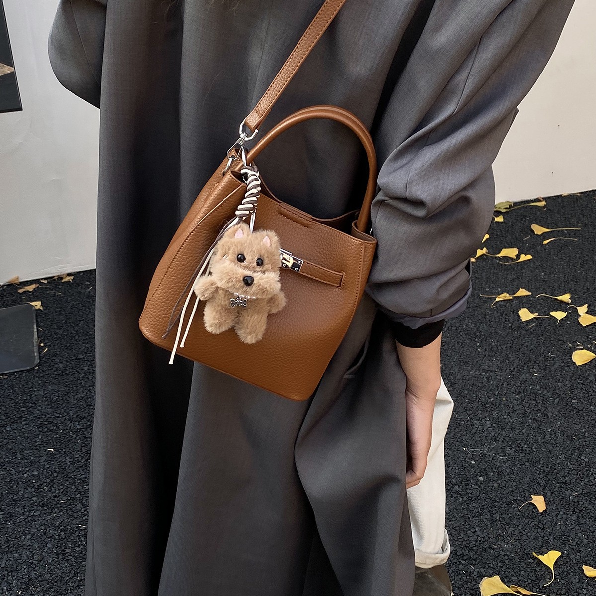 2025 New Style Pebbled Bucket Bag Cute Doll Casual Fashionable Mother-In-Law Bag Single Shoulder Crossbody Bag
