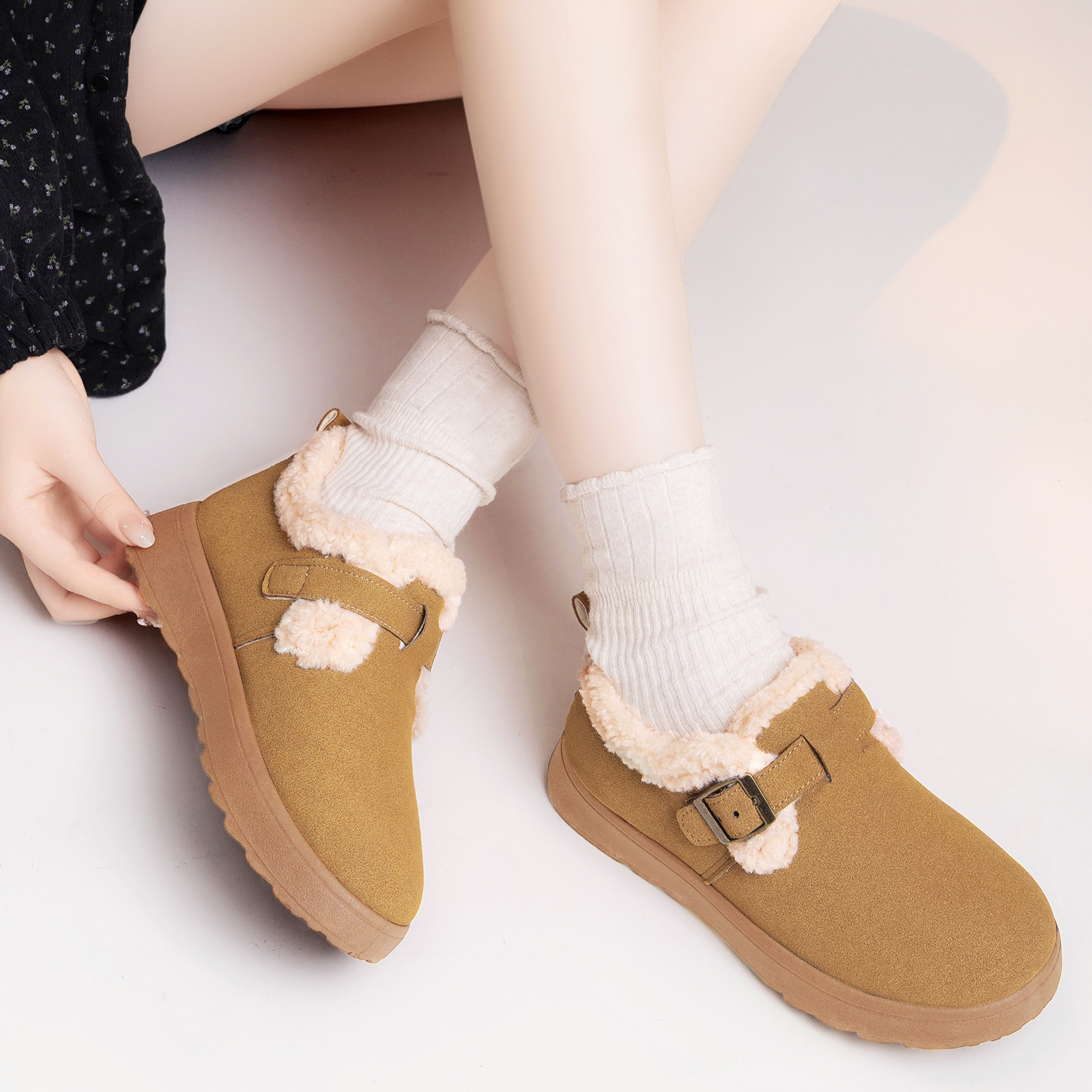Zapatos de algodón, zapatos de mujer, nuevos zapatos de nieve cálidos, botas cortas cómodas, botas de algodón gruesas con suela suave.