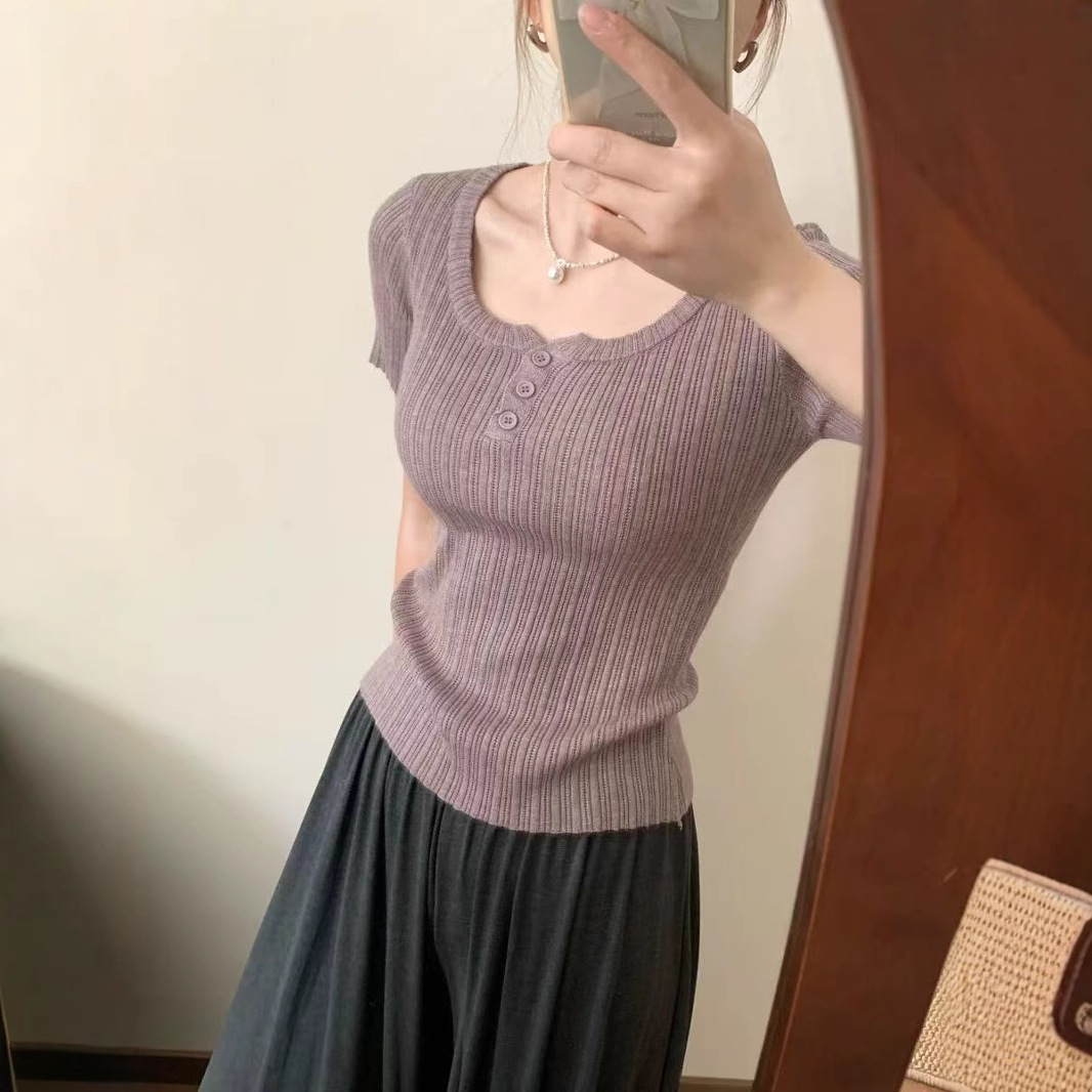 Korean Style Elegant Square-Neck Buttoned Knit Top for Women, Designed to Be Slim-Fitting and Lightweight, Short-Sleeved Knit Shirt, Trendy on Instagram