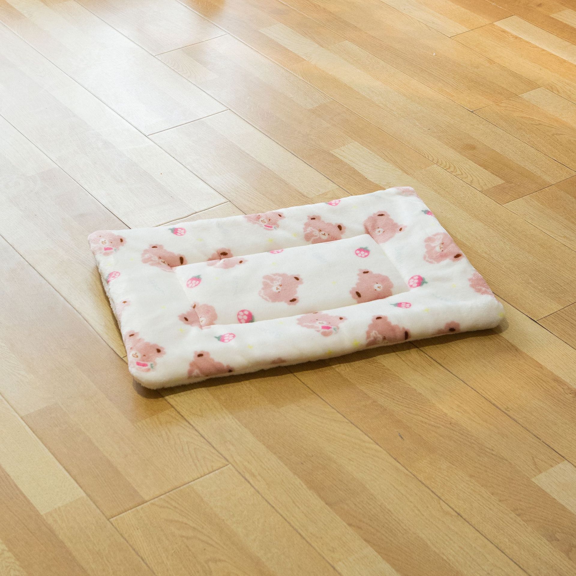 Strawberry bear (flannel thick mat) / 32*25cm (recommended within 1.0kg cm)