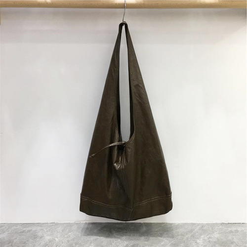 This season Korean niche retro soft leather triangle tote bag versatile worker commuting shoulder bag