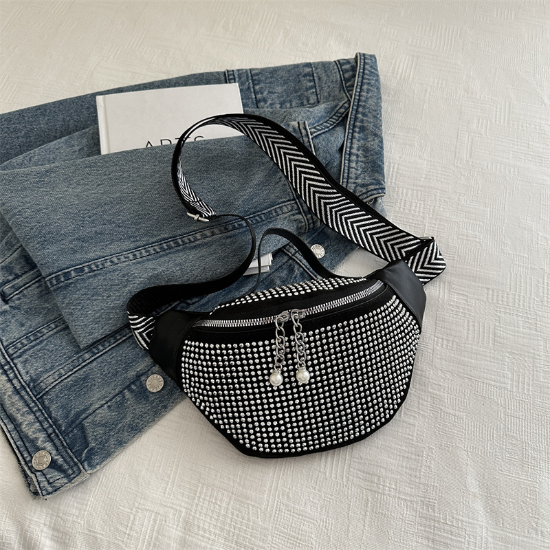 Nueva sensación de alta calidad bolso de diamante brillante coreano, bolso de hombro de moda, lujo ligero, bolso de pecho portátil con cinturón ancho de diamante caliente.