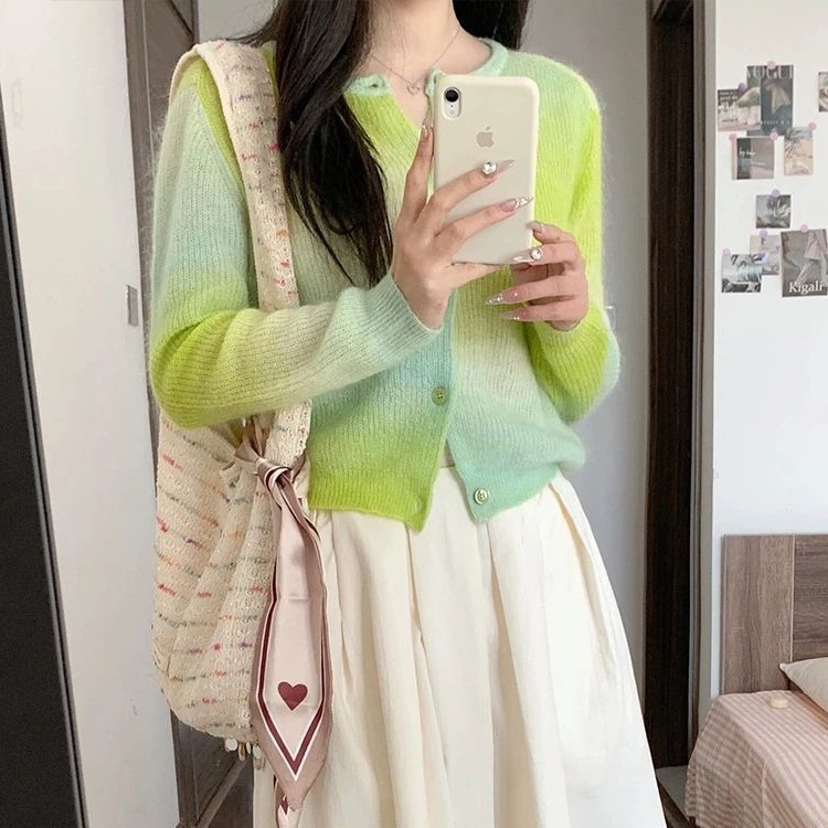 开春chic别致穿搭渐变绿色针织开衫女春秋韩系小众设计感上衣外搭|undefined