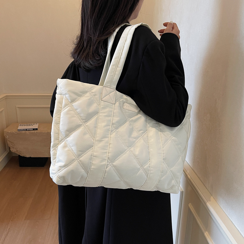 Muji Casual Tote Bag Large Capacity Shoulder Bag Quilted Handbag Commuter Bag Mommy Bag Versatile Handbag