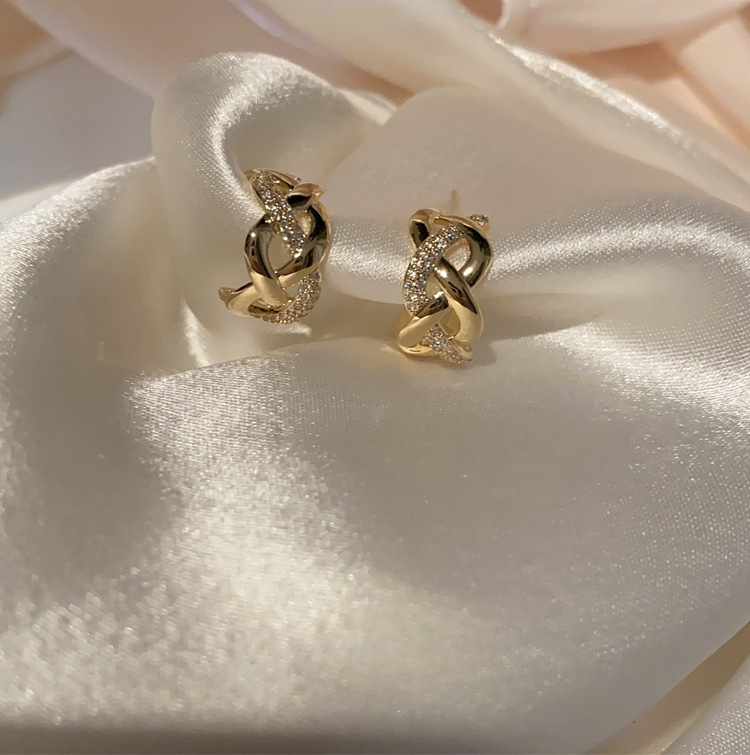 Nuovo zircone per le donne con temperamento in stile coreano, anelli, accessori per le orecchie, design di nicchia, lusso leggero in oro, fascia alta_voghion.com
