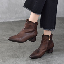 简约素面粗跟尖头短靴真皮女靴子2025新款头层牛皮中跟通勤瘦瘦靴