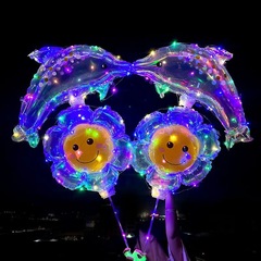 新商品の発光透明ネットの赤いまぶしい色のネットの赤いイルカのクリップはアルミニウムの型の風船の夜市を持って屋台の活動を並べて写真を撮ります。