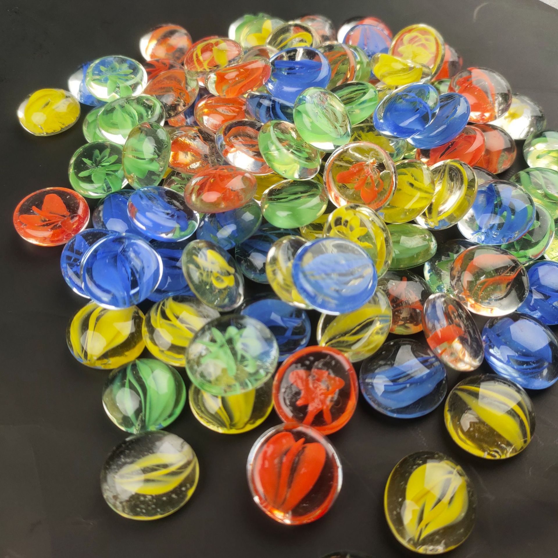 批发混色玻璃扁珠考古挖宝鱼缸造景火炉装饰用琉璃国风摆件玻璃球