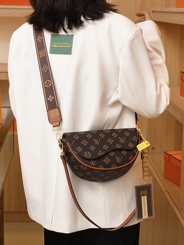 Classic elegant sophisticated shoulder bag