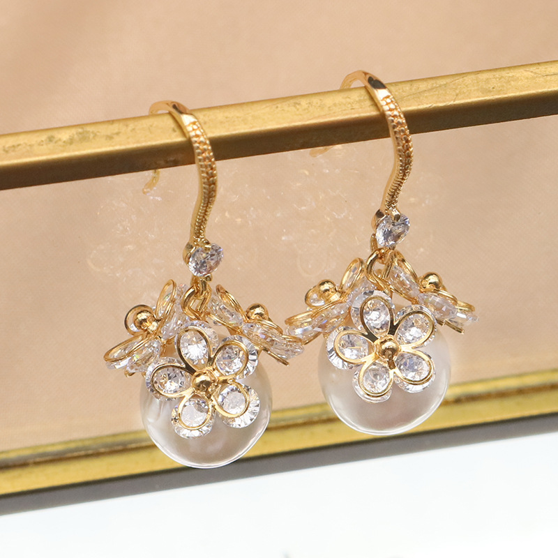 Organic earrings from pearl