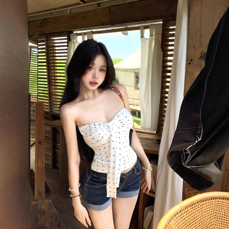 White Tube Top for Women in Summer, Sleeveless, Tight and Sexy, Wrapped Around the Chest, Pure Lusty Hot Girl's Beautiful Top for Outer Wear