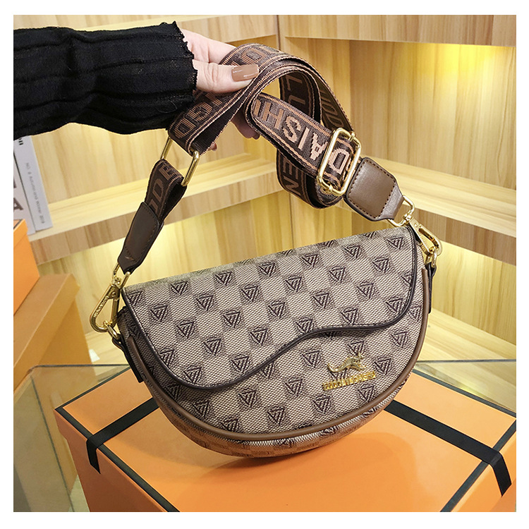 Women's Shoulder Bag Retro Printed Saddle Crossbody Bag Stylish_voghion.com