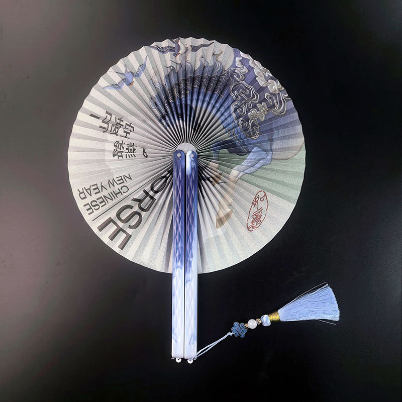 말은 페이옌-13을 밟는다