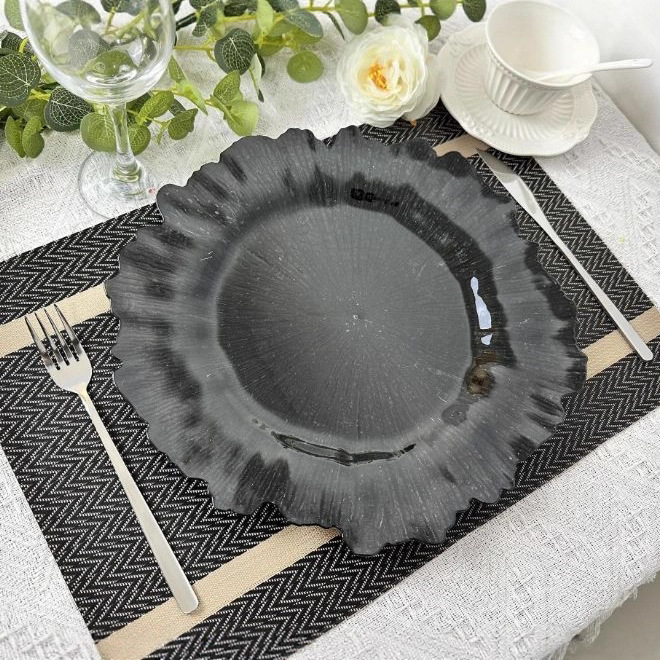 Nuevo diseño de decoración de mesa de boda plástico transparente cargador de borde irregular placa de melamina transparente redonda