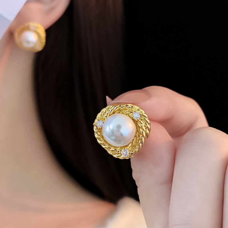 Pendientes de perlas de aceite con goteo de aguja de plata Pendientes de todo fósforo de moda, lujo ligero, joyería retro de alta gama al por mayor, fabricante de Yiwu