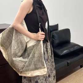 联名款文艺复古超大容量印刷单肩包小众设计高质感通勤帆布腋下包