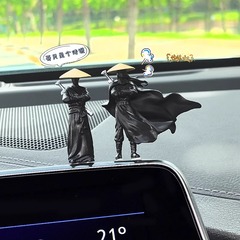 武林侠客の車内のアクセサリーは車の上の創意の中で台の装飾品を飾って新型の自動車を飾って子供を飾っています。