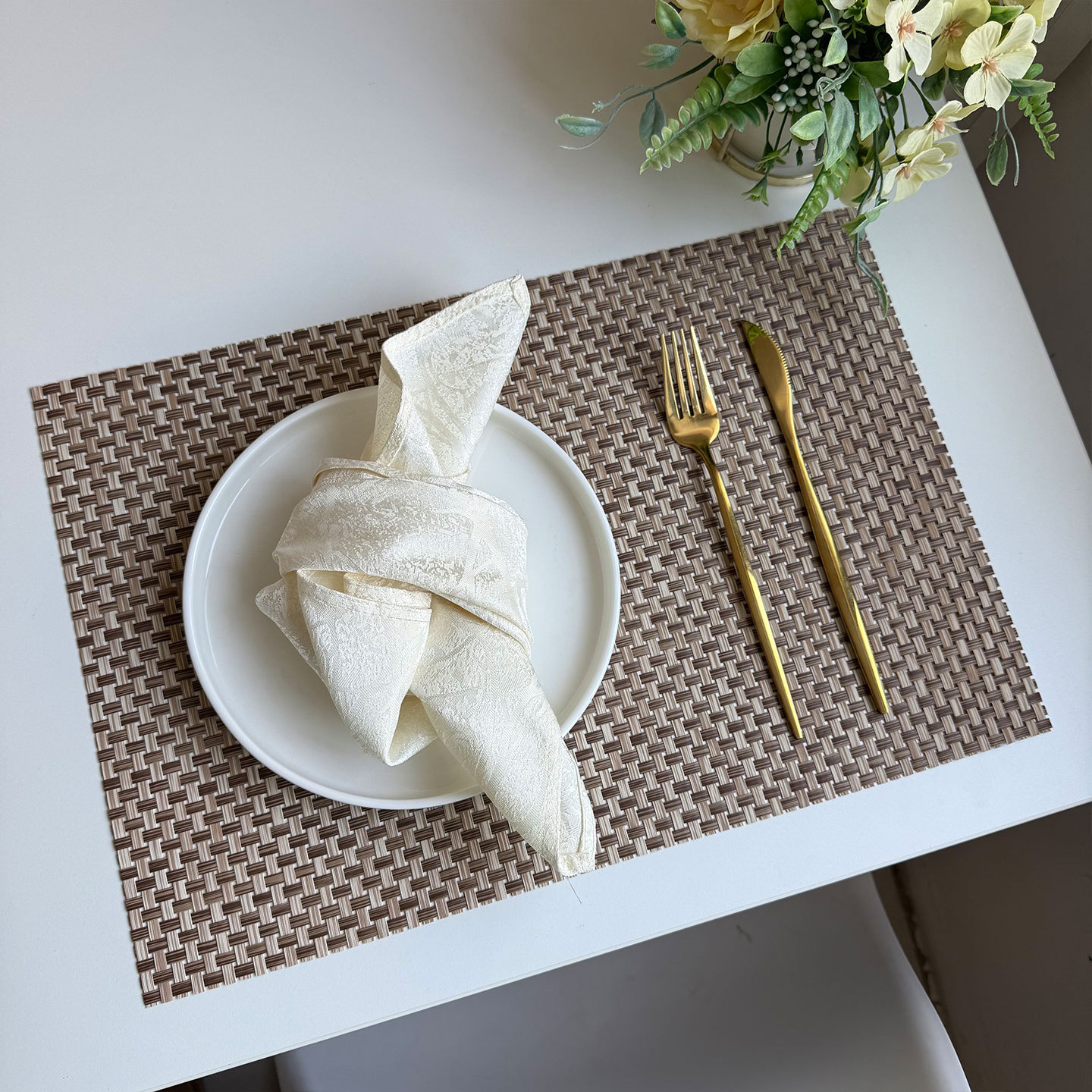 Cojín de comedor de PVC Teslin 8x8 espesar cojín de platos de comedor occidental alojamiento de mesa de hotel transfronterizo cojín de taza de té de lujo ligero oro