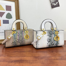 ������Ʒ2025�¿���p�ݙM���߼y����������μ�羳Ů��bags