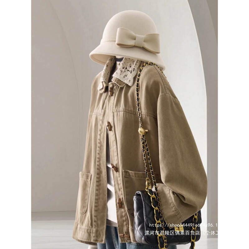Khaki denim jacket for women, spring style, versatile and chic, Korean design, slimming effect, with lace patchwork and horn buttons Khaki denim jacket for women, spring style, versatile and chic, Korean design, slimming effect, with lace patchwork and horn buttons