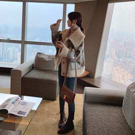 网红羊羔毛格子外套女秋冬装新款韩版百搭小香风流行格子衣服