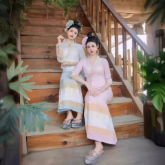 タイ族の夏の薄いモデルの新型スーツ雲南タイ族の伝統的なスーツの旅行写真撮影服
