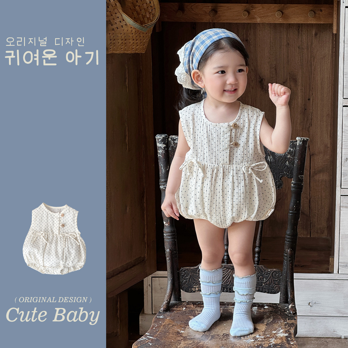 2025 ropa de bebé verano estilo delgado pedo algodón puro tipo a recién nacido lunares sin mangas traje de escalada transpirable mameluco