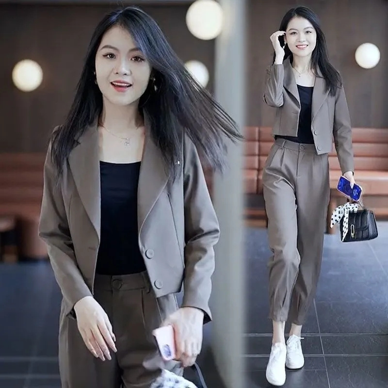 Ensemble deux pièces GraceChic 2024, veste courte, coupe slim, manches longues, style décontracté, idéal pour les petites tailles et les débuts d'automne._voghion.com