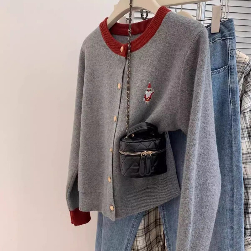 European Gray Knitwear Cardigan Women's Autumn and Winter Inner Layering Shirt High-End Knitted Jacket Right Shoulder Knitwear