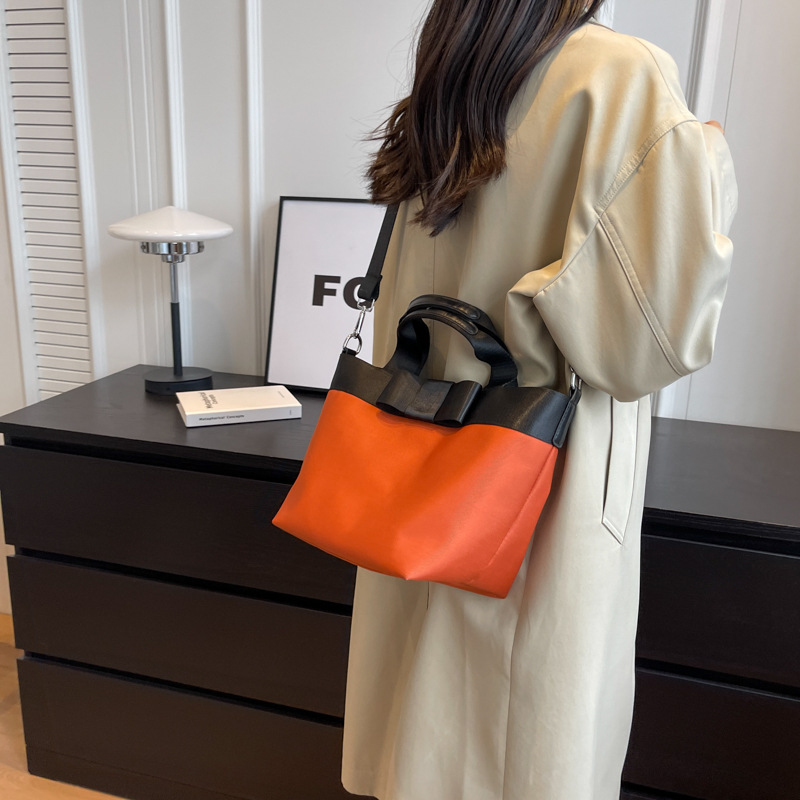 Cesto di verdura, borsa a secchiello, borsa da viaggio ad alta capacità da donna 2024, tessuto di nylon di nicchia e versatile_voghion.com