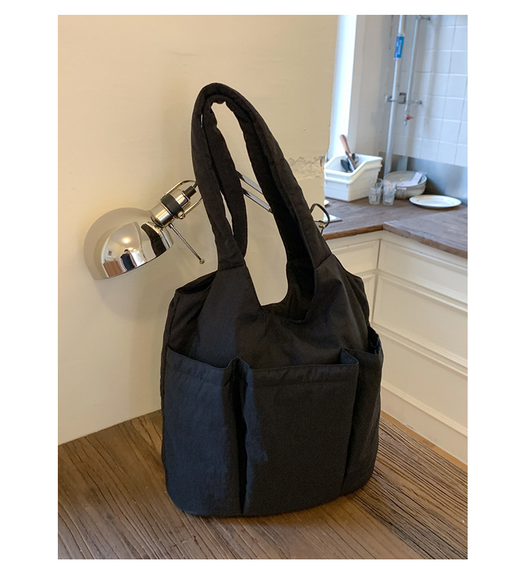 Single-shoulder underarm bag, large-capacity tote bag, versatile nylon fabric bag for women, new pleated multi-pocket commuter handbag undefined