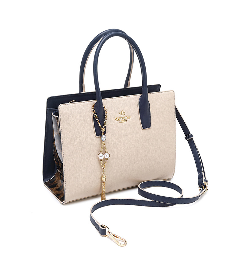 Women's Large Pu Leather Solid Color Elegant Vintage Style Square Zipper Handbag display picture 2